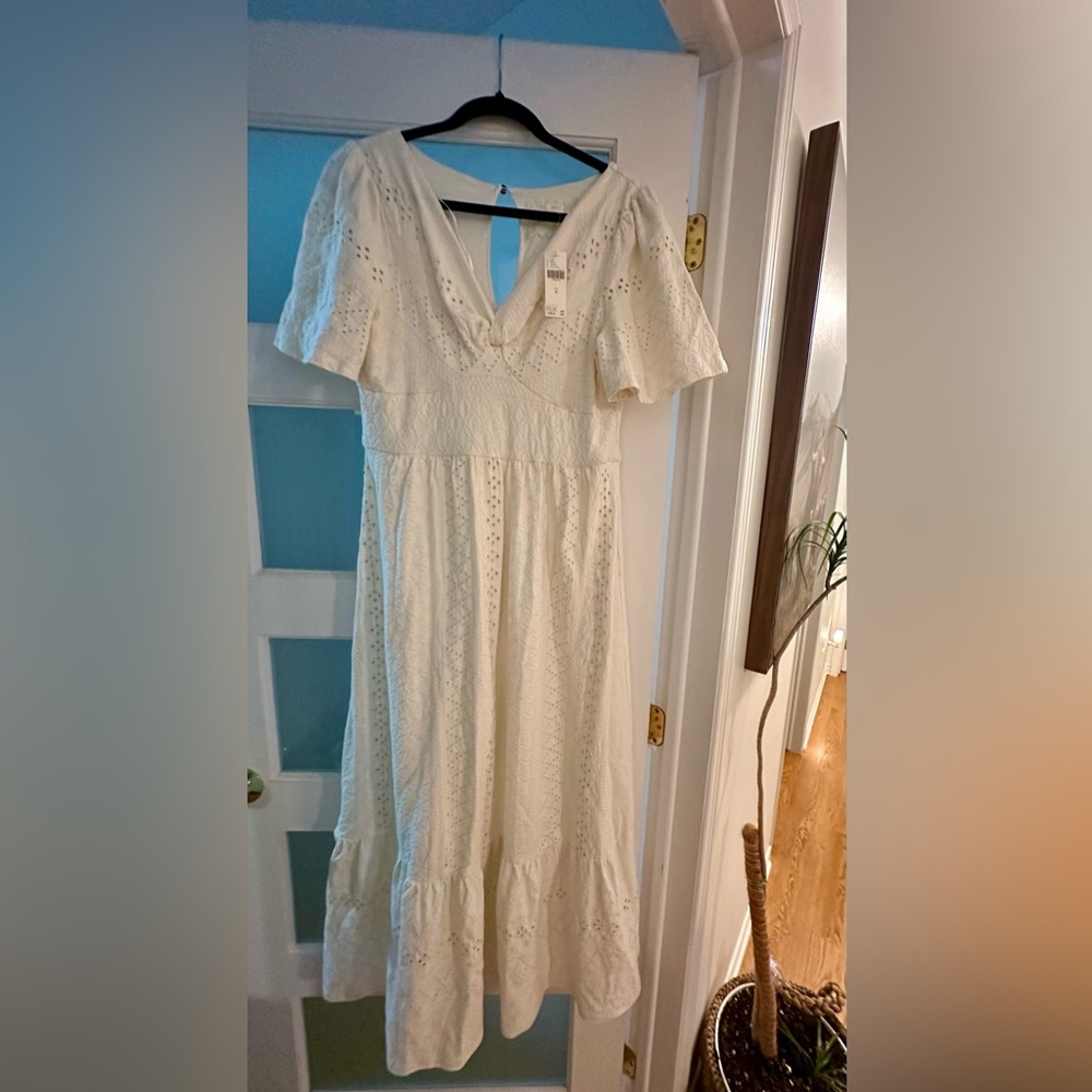 Elegant White Lace Dress
